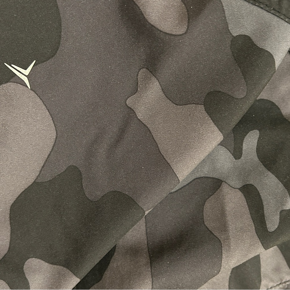 Old Navy Charcoal Camo Athletic Shorts - Picture 4 of 6